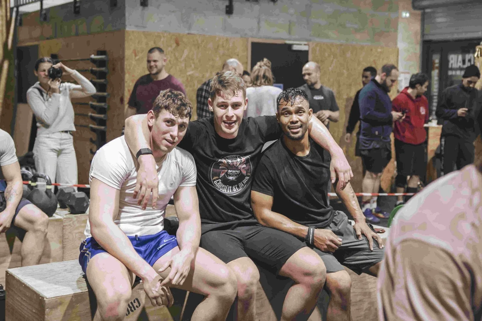 Adhérents de CrossFit Éclair dans la salle de Buchelay