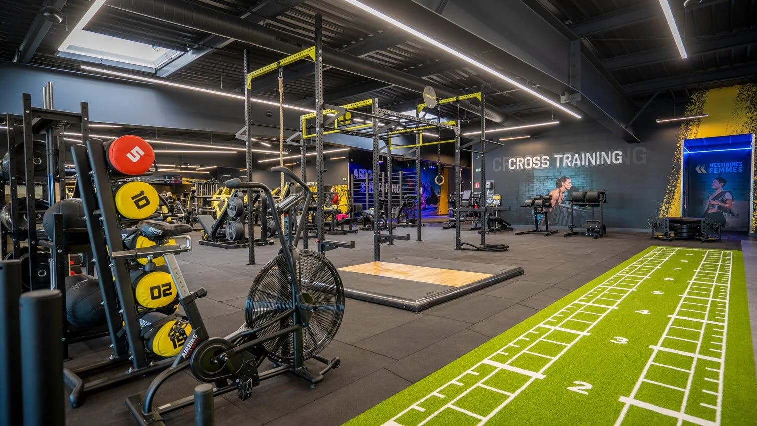 Zone cross-training et piste de sled du Fitness Park La Roche-sur-Yon