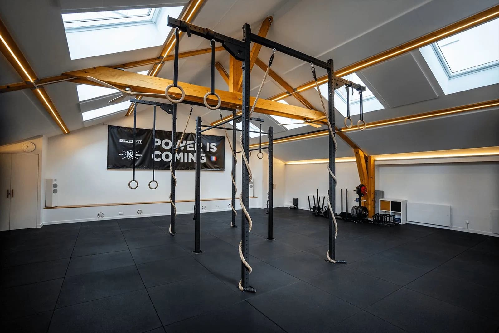 Étage et rig du Powerspot à Colombes